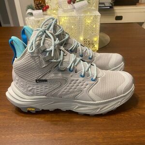 Hoka Anacapa 2 Mid GTX hiking boots. Woman’s size 7.5